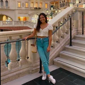 Meet your Posher, Anni